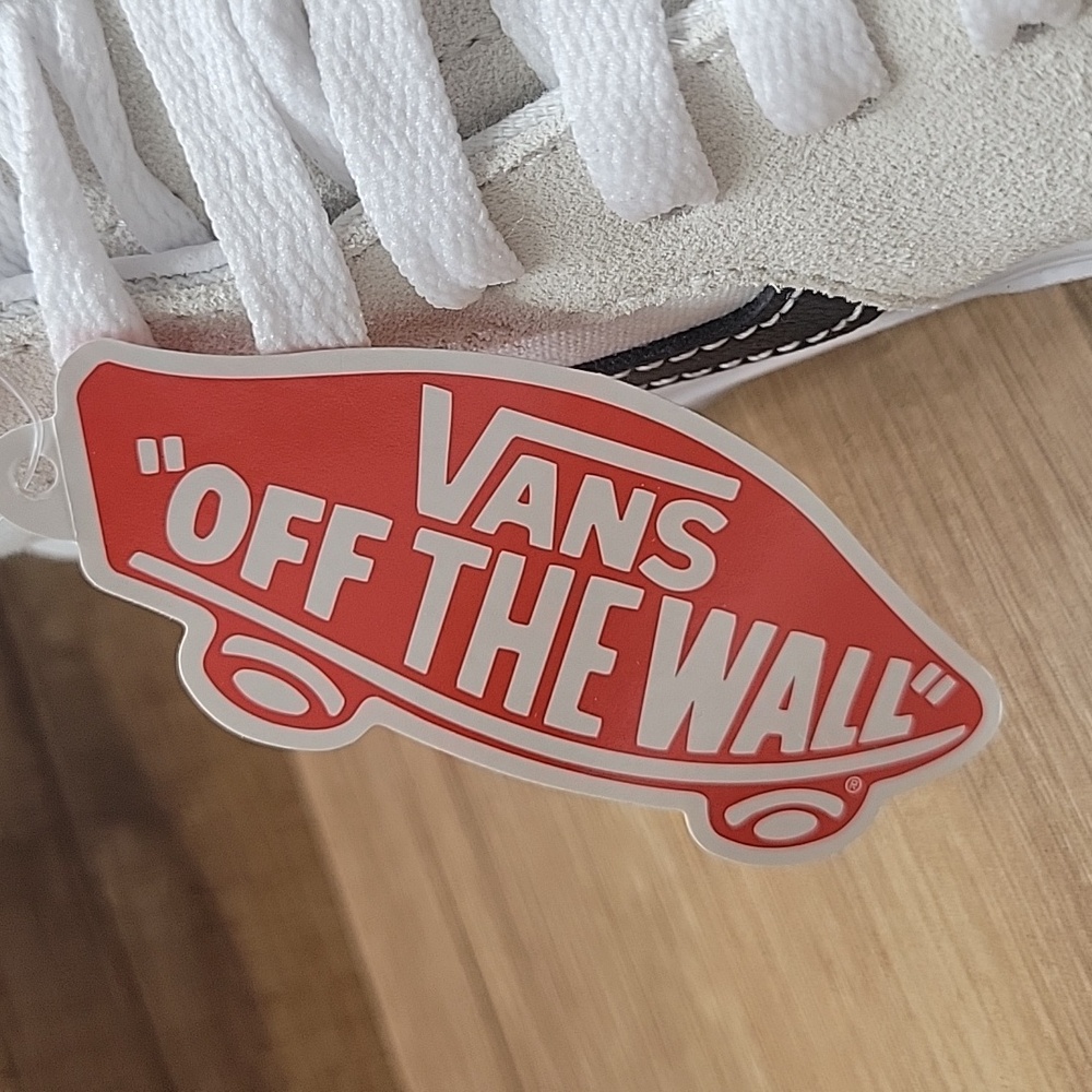 Van's SK8-Hi Brand new in the box. - Picture 5 of 14